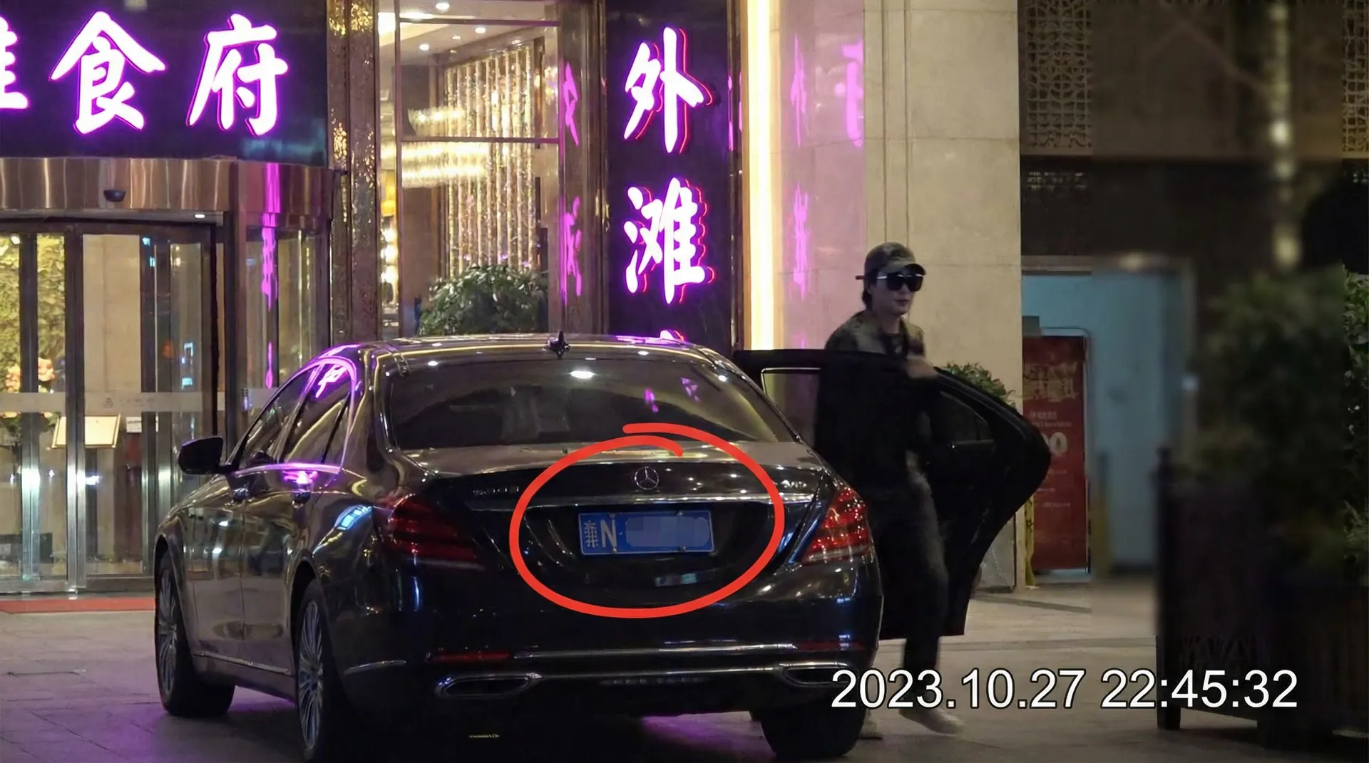 hsck仓库 - 豪车餐厅外偷拍